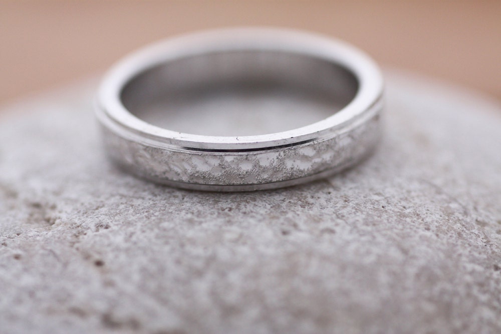 Hammered Gold 14K Wedding Ring