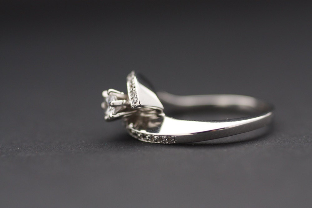 Halo, White Gold Diamond ring