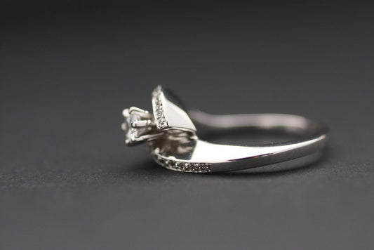 Halo, White Gold Diamond ring