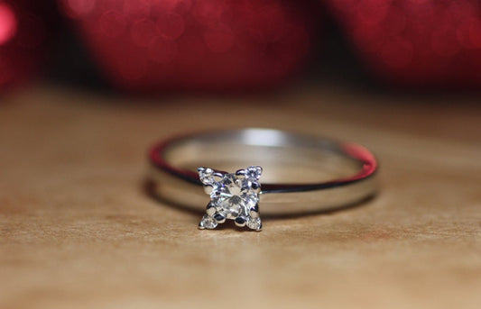 White Gold Diamond ring