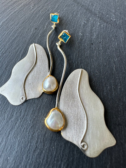 Silver earrings with pearl and apatite