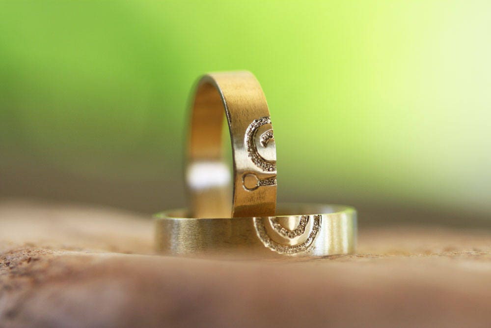 Engraved spiral rings