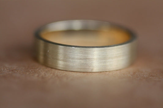 Simple classic solid gold wedding ring