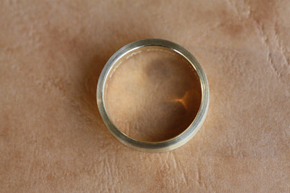 Simple classic solid gold wedding ring