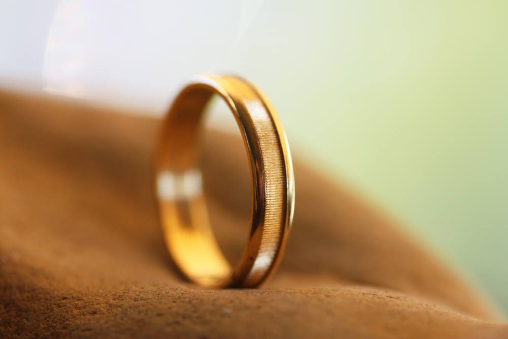 Personalized gold wedding ring