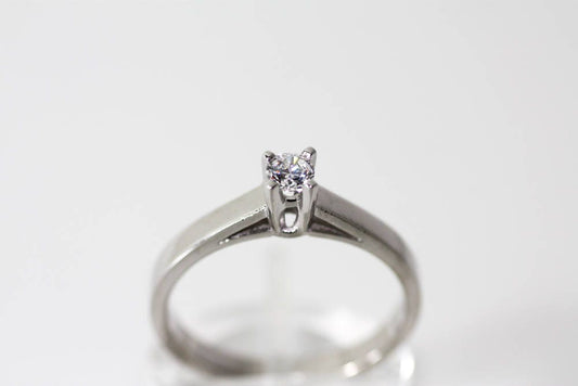 Brilliant cut engagement ring Solitaire White gold