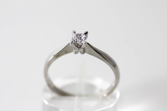 Brilliant cut Diamond engagement ring for her