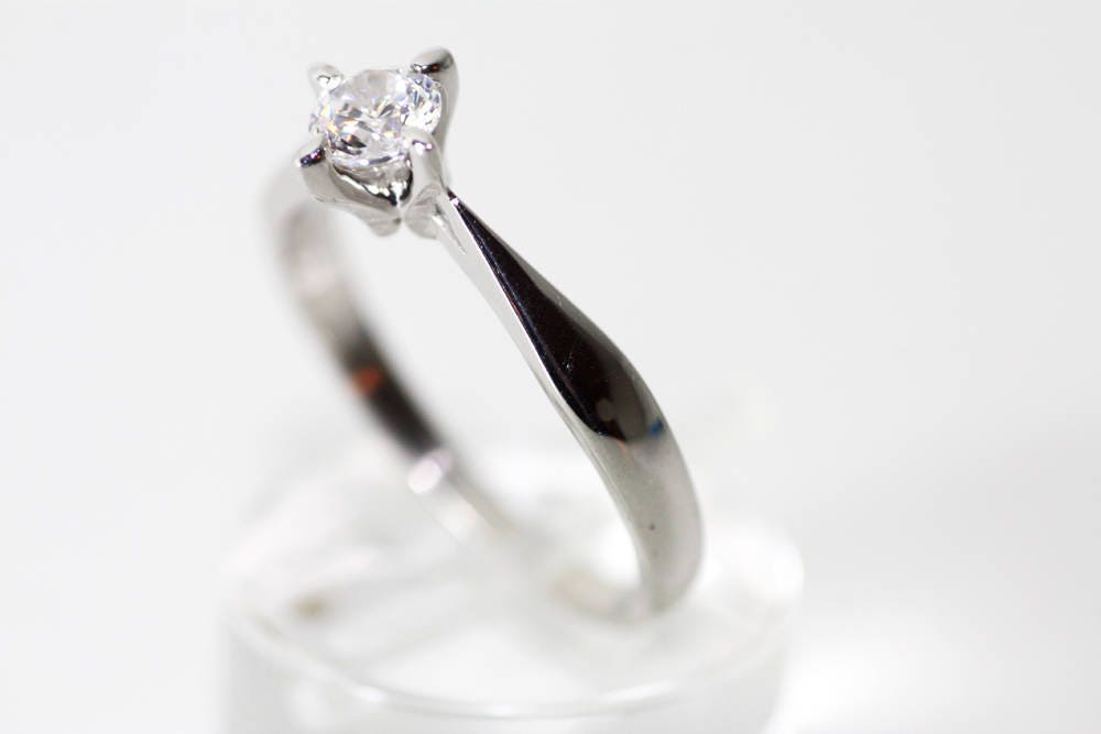 Diamond White gold ring