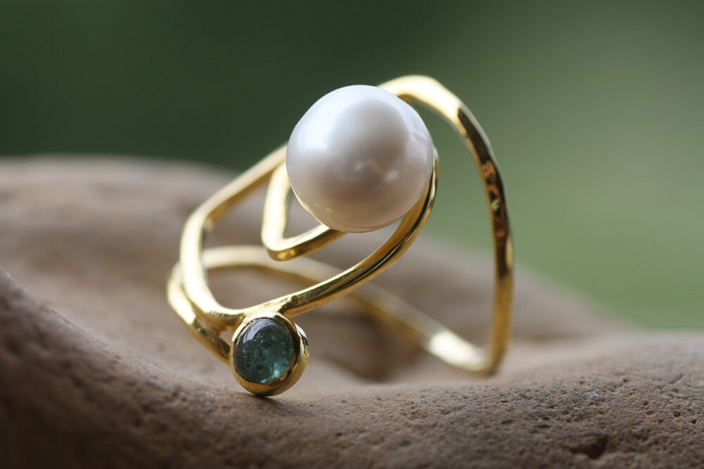 Fresh water Pearl and Tourmaline cabouchon ring