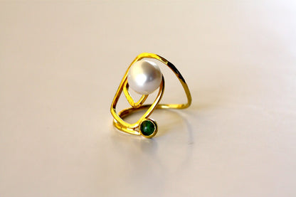 Fresh water Pearl and Tourmaline cabouchon ring