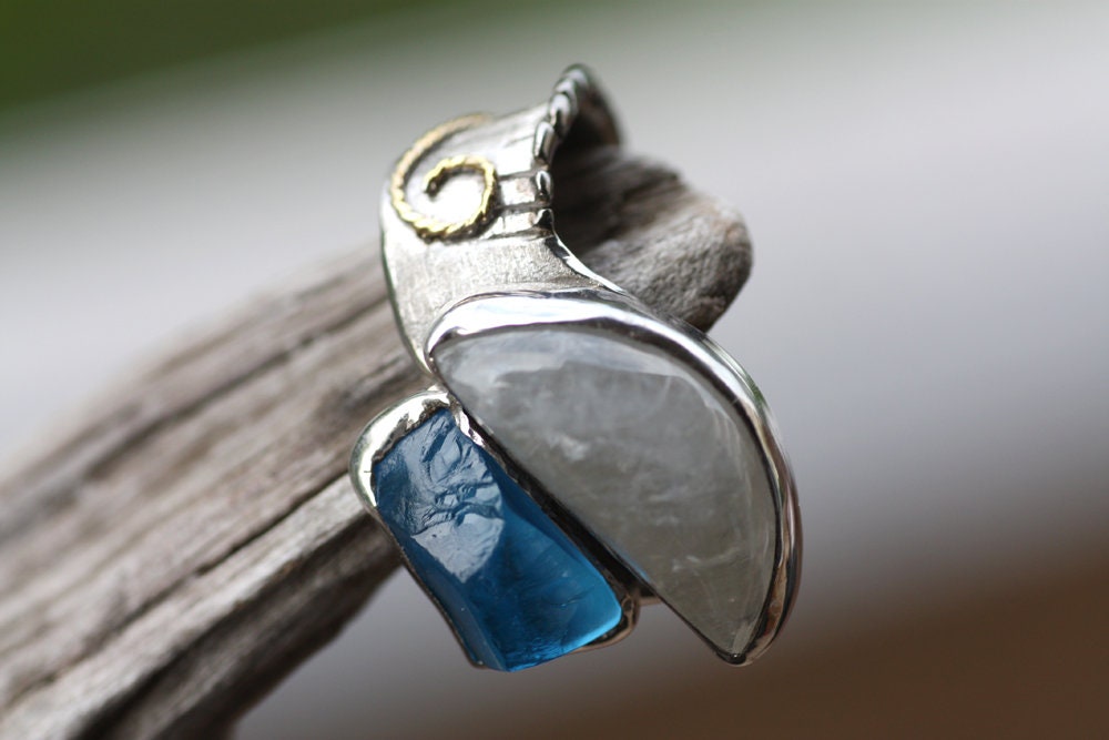 Blue Topaz and a unique Labradorite on sterling silver ring