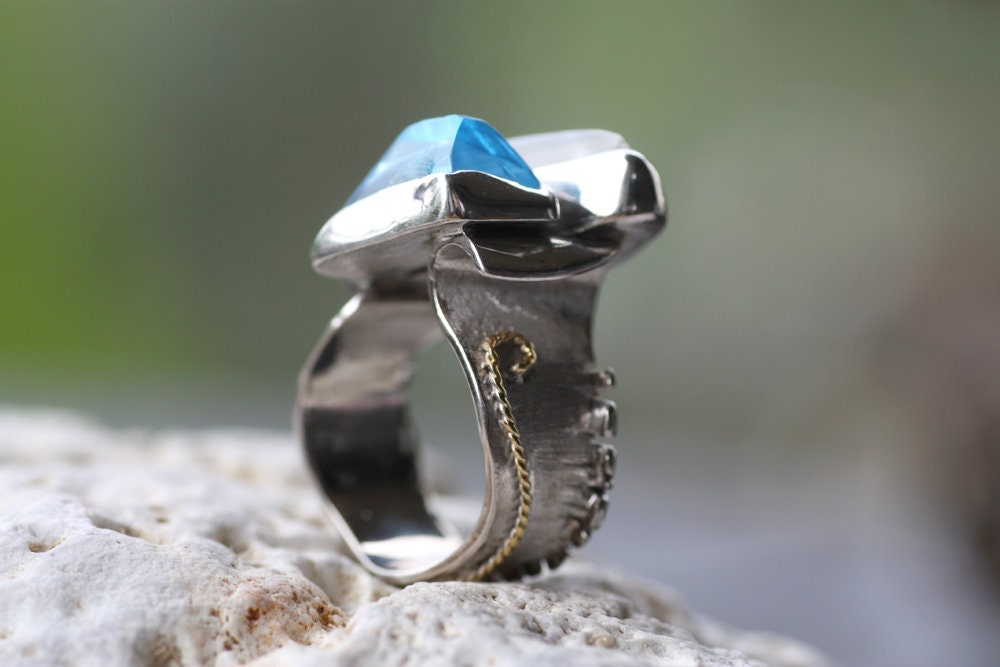 Blue Topaz and a unique Labradorite on sterling silver ring