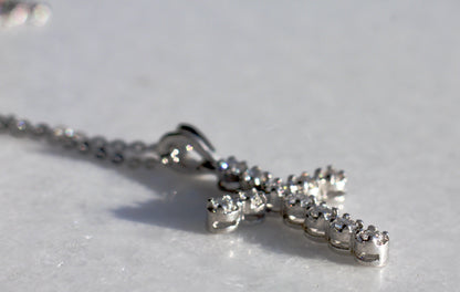 Diamond pendant cross in White Gold for women