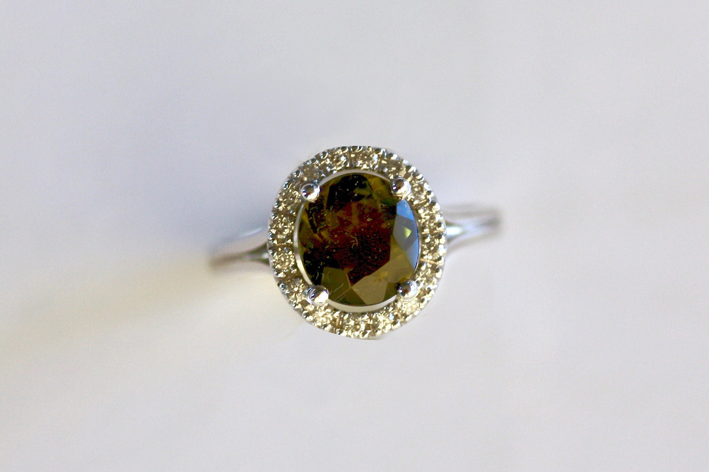 Gold K18 Tourmaline Diamond ring