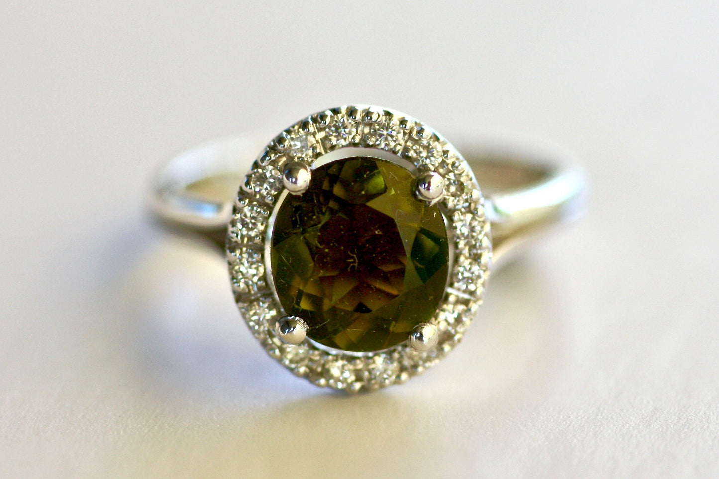 Gold K18 Tourmaline Diamond ring