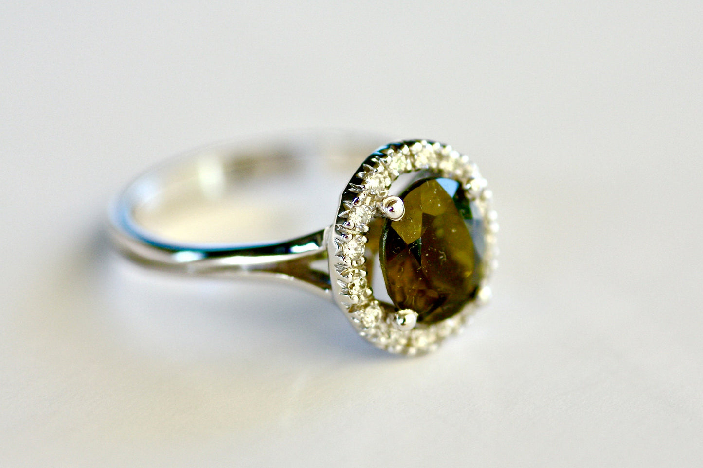 Gold K18 Tourmaline Diamond ring