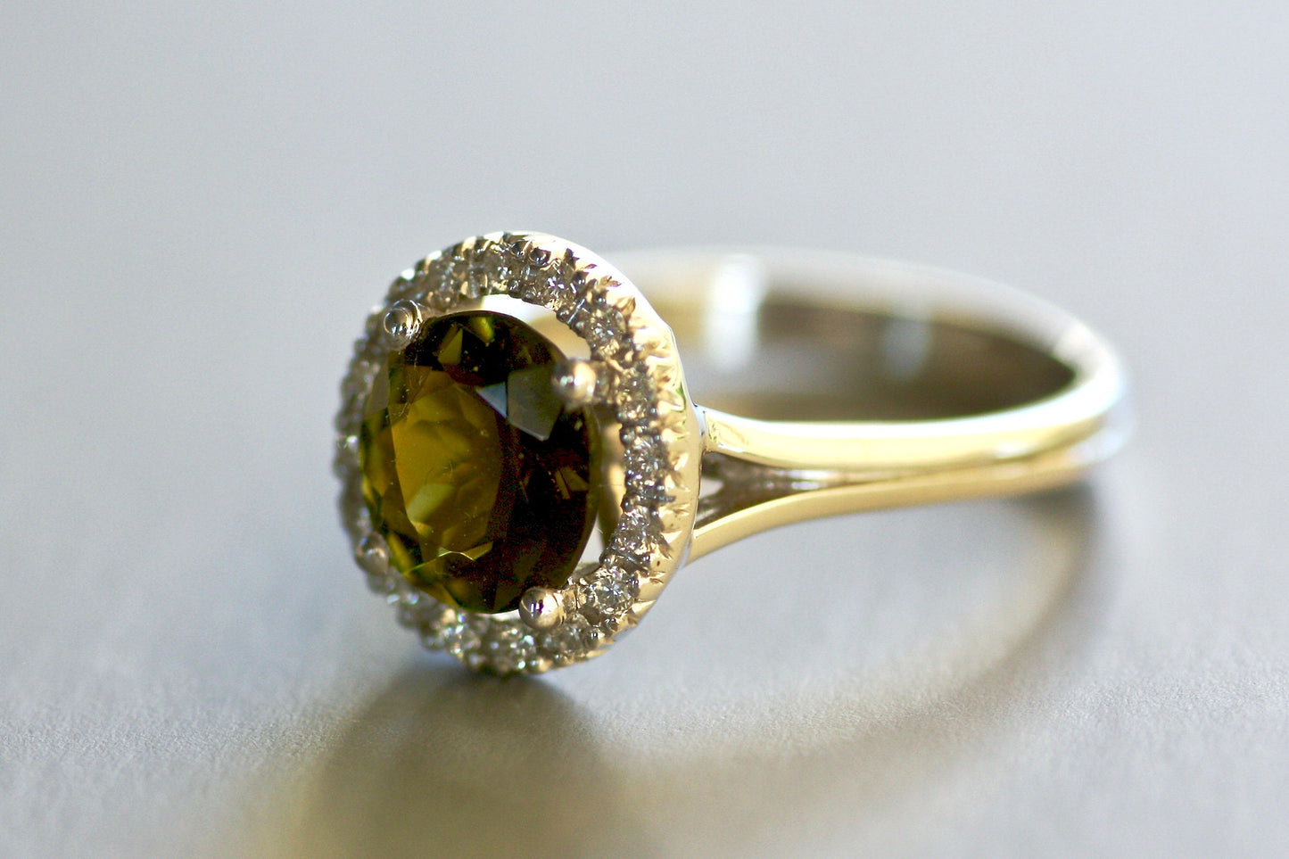 Gold K18 Tourmaline Diamond ring