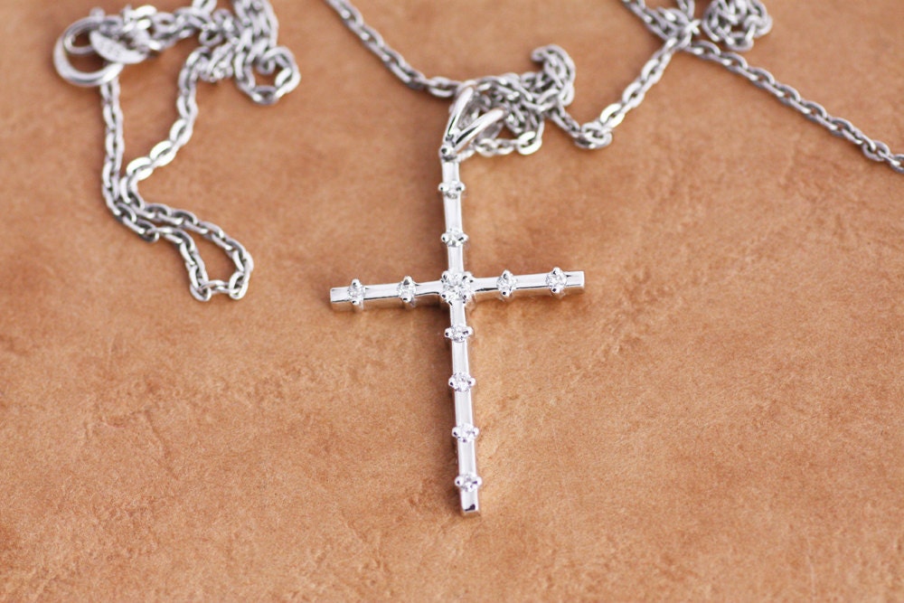 Diamond Cross pendant in White Gold