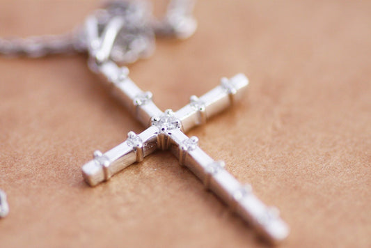 Diamond Cross pendant in White Gold