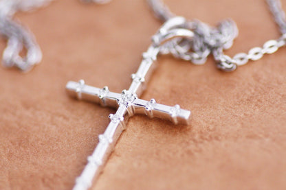 Diamond Cross pendant in White Gold