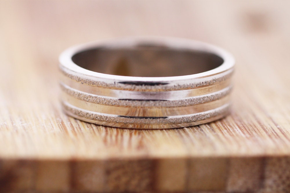 Gold soft brushed pattern ring