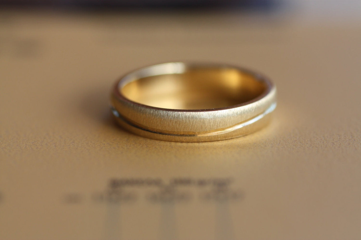 Elegant gold Wedding Band