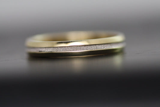 Elegant Men's Wedding band